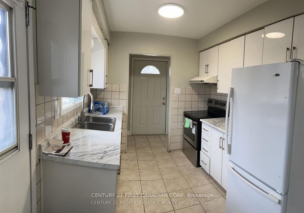 747 Dunelm Lane photo 4