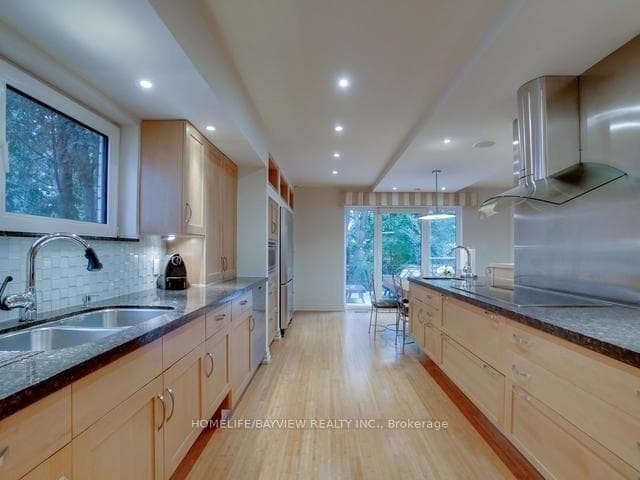 45 Aldershot Crescent photo 5