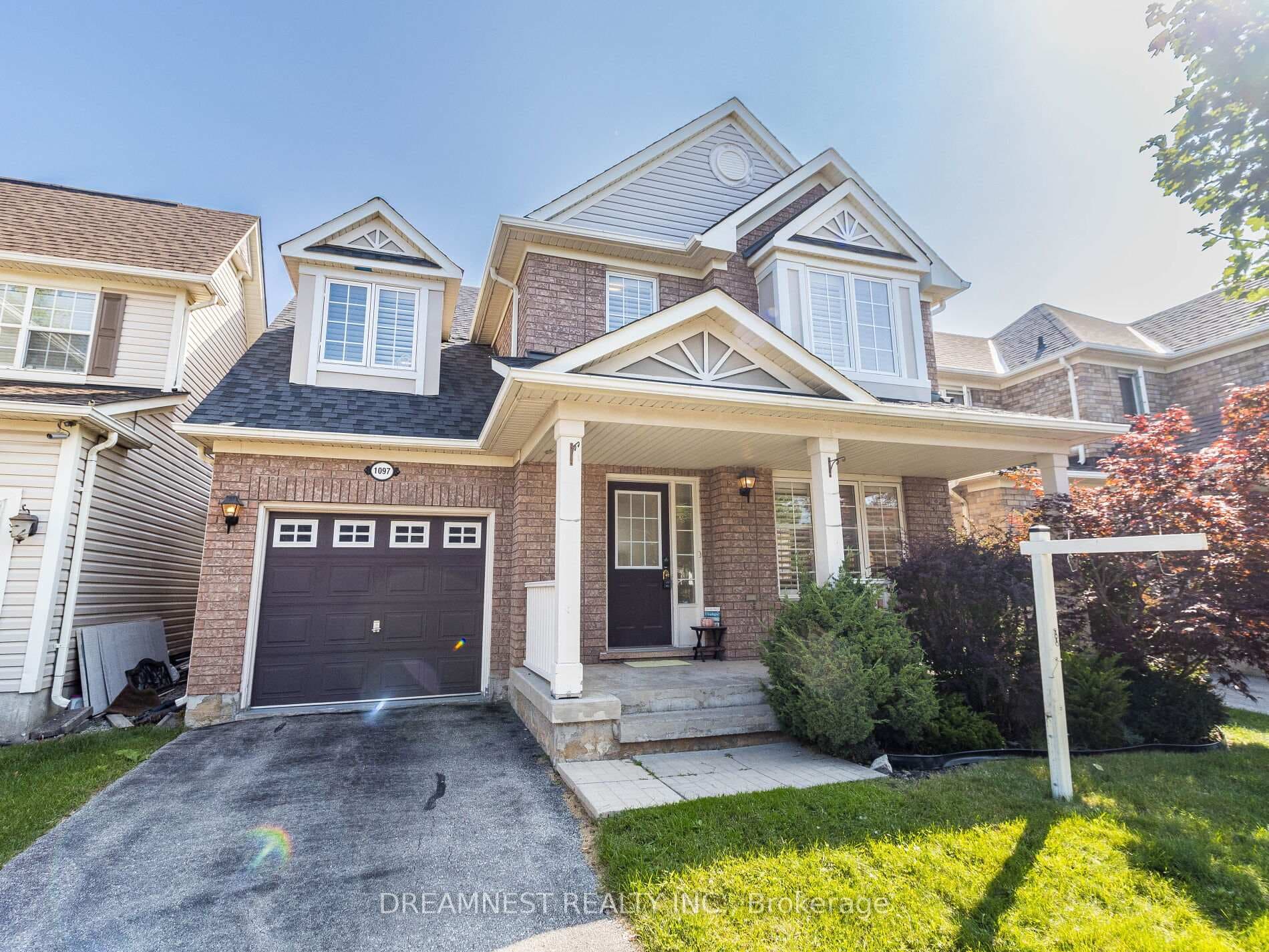 1097 Bowring Crescent photo 2