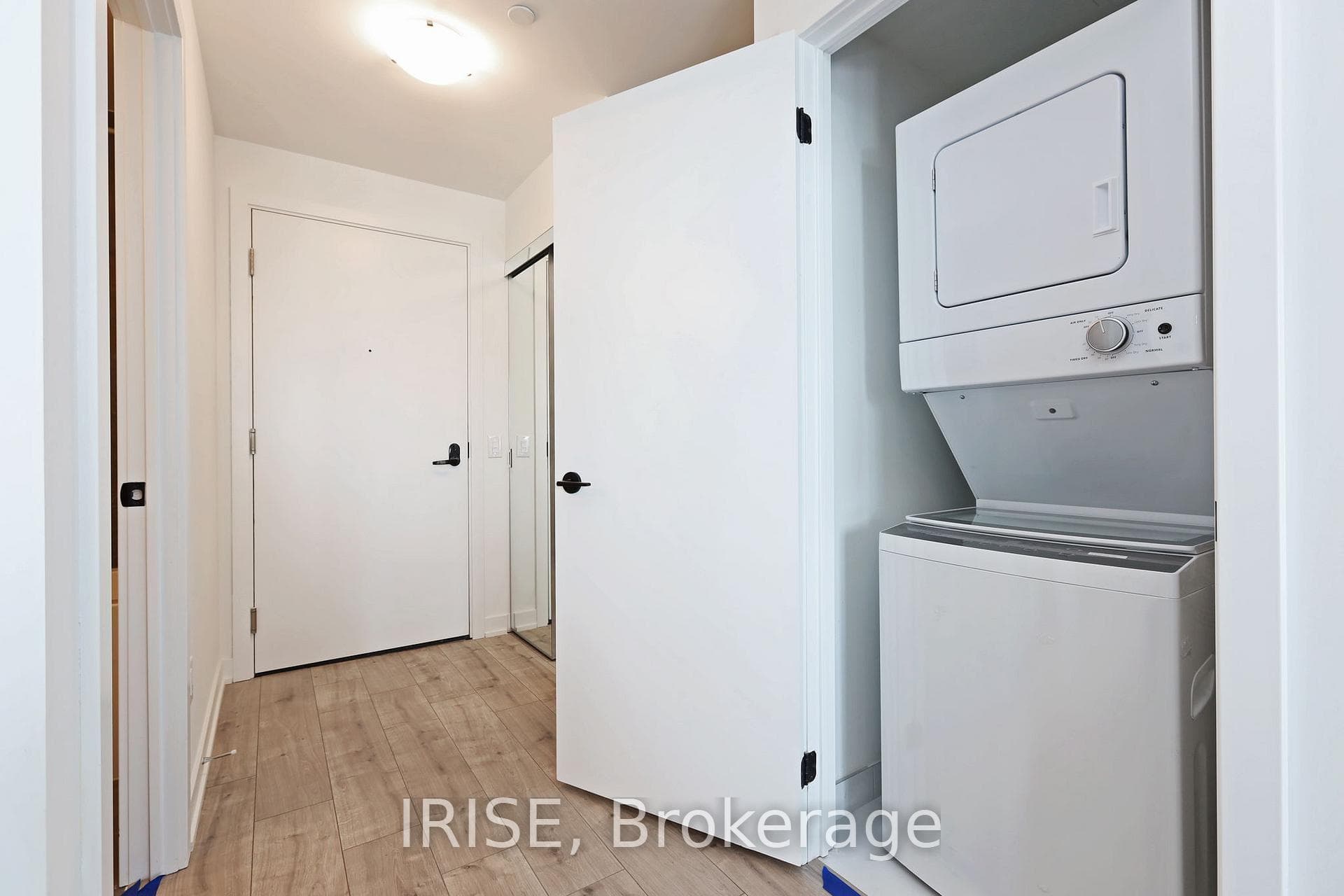 Convenient in-unit washer and dryer.