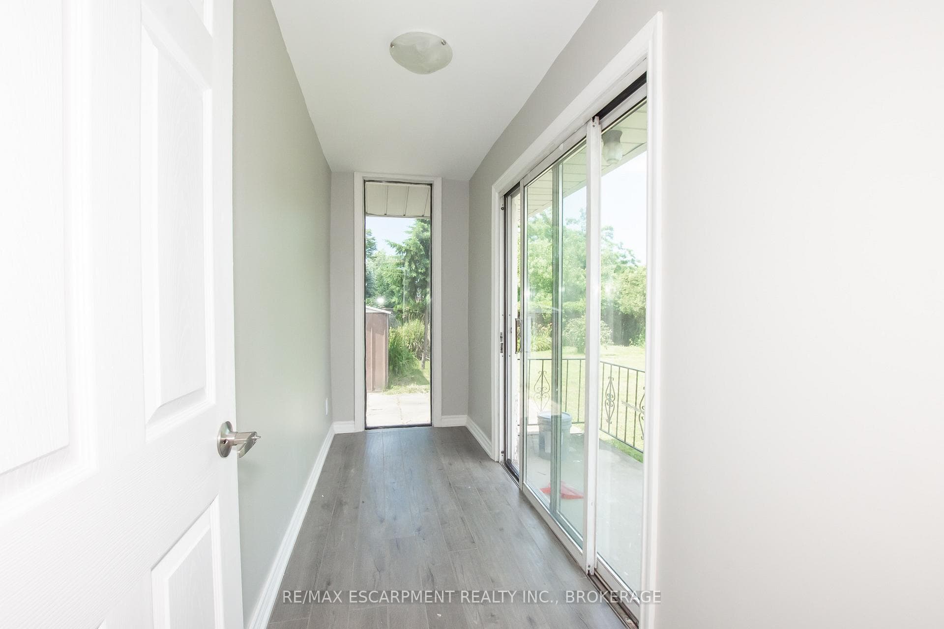 2 WOLFDALE Place Unit Main photo 24