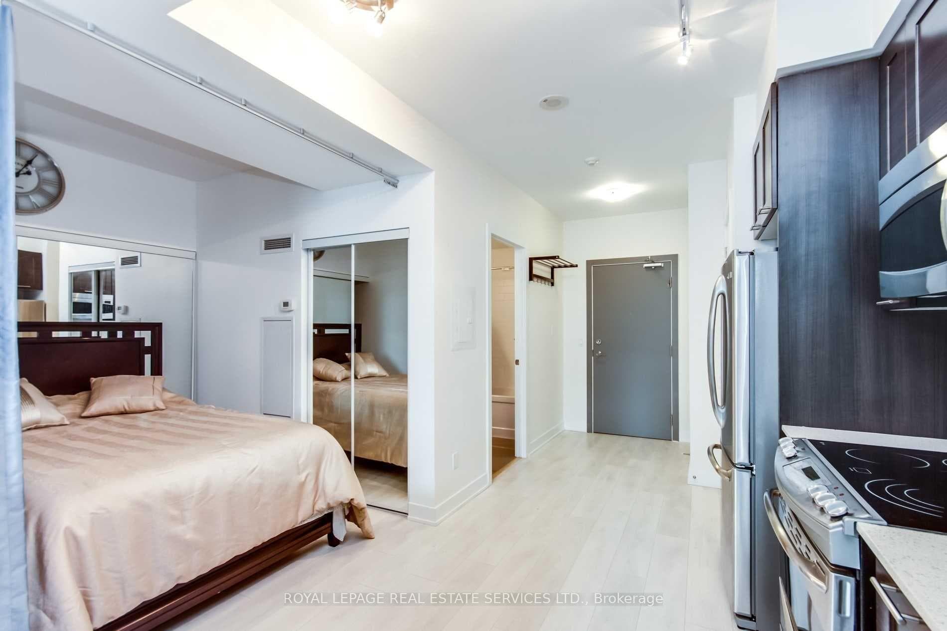 169 Fort York Boulevard Unit 713 photo 16