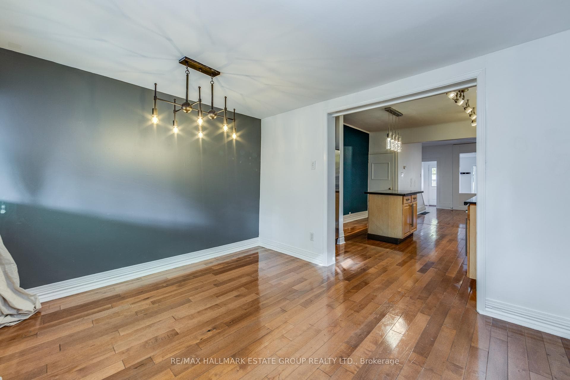50 Logan Avenue photo 17