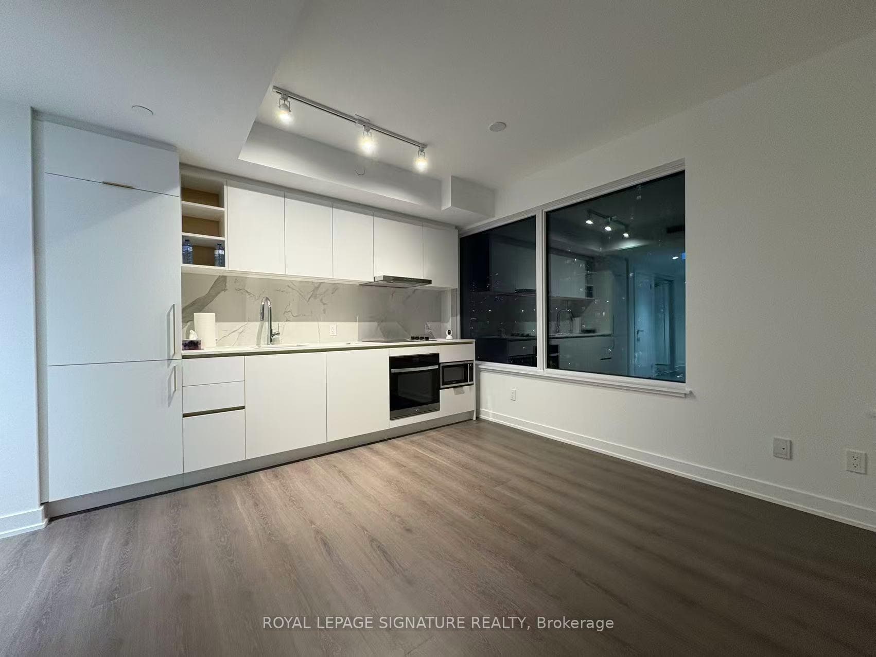 8 Wellesley Street Unit 1515 photo 3