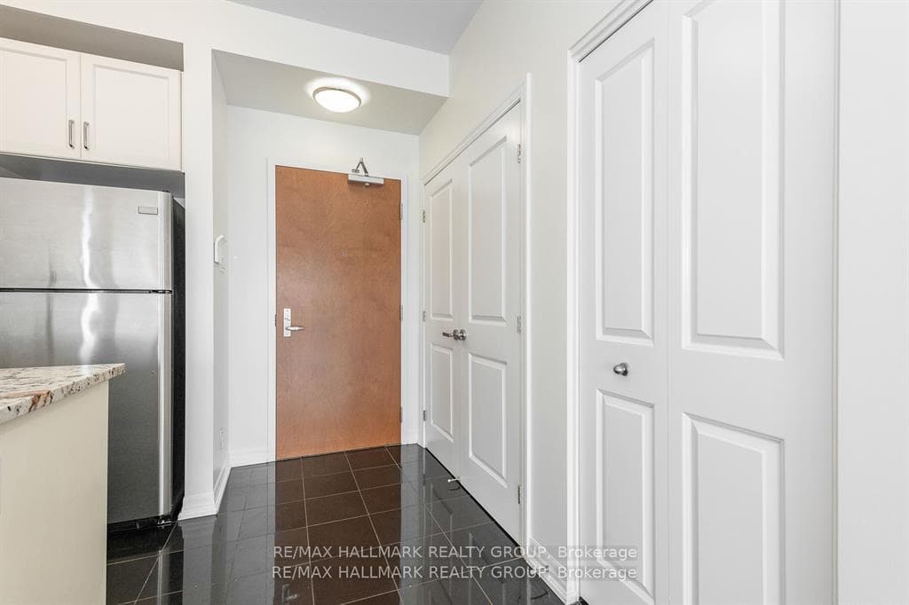 242 Rideau Street Unit PH1-2702 photo 4