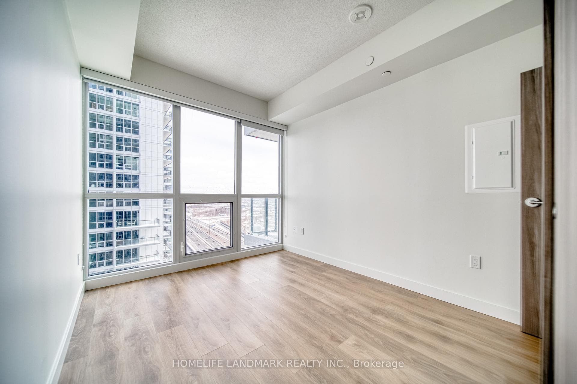 85 Mcmahon Drive Unit 2809 photo 18