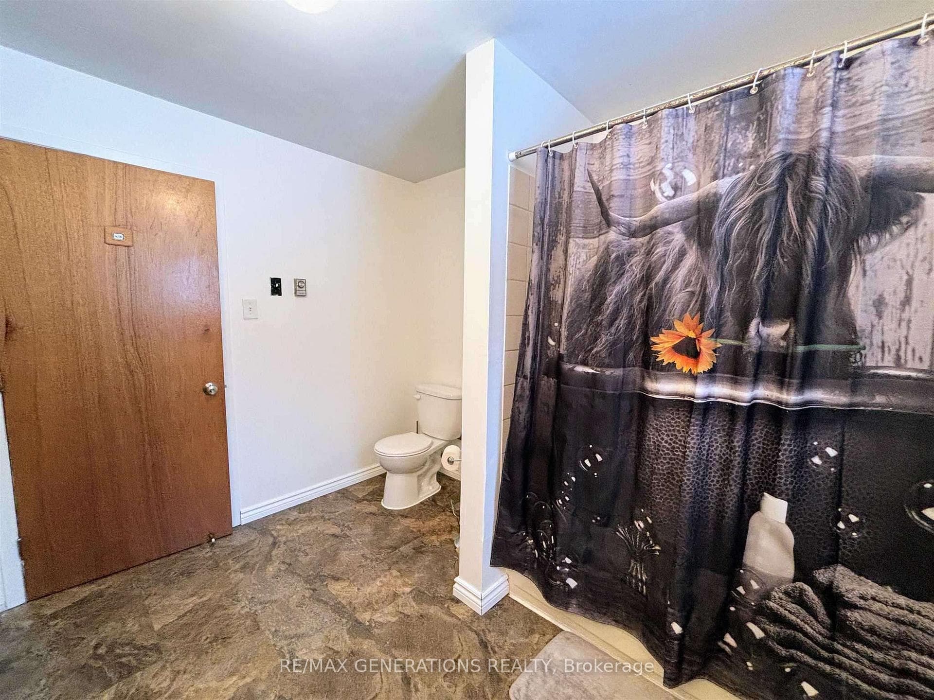 75 Hemlo Drive photo 21