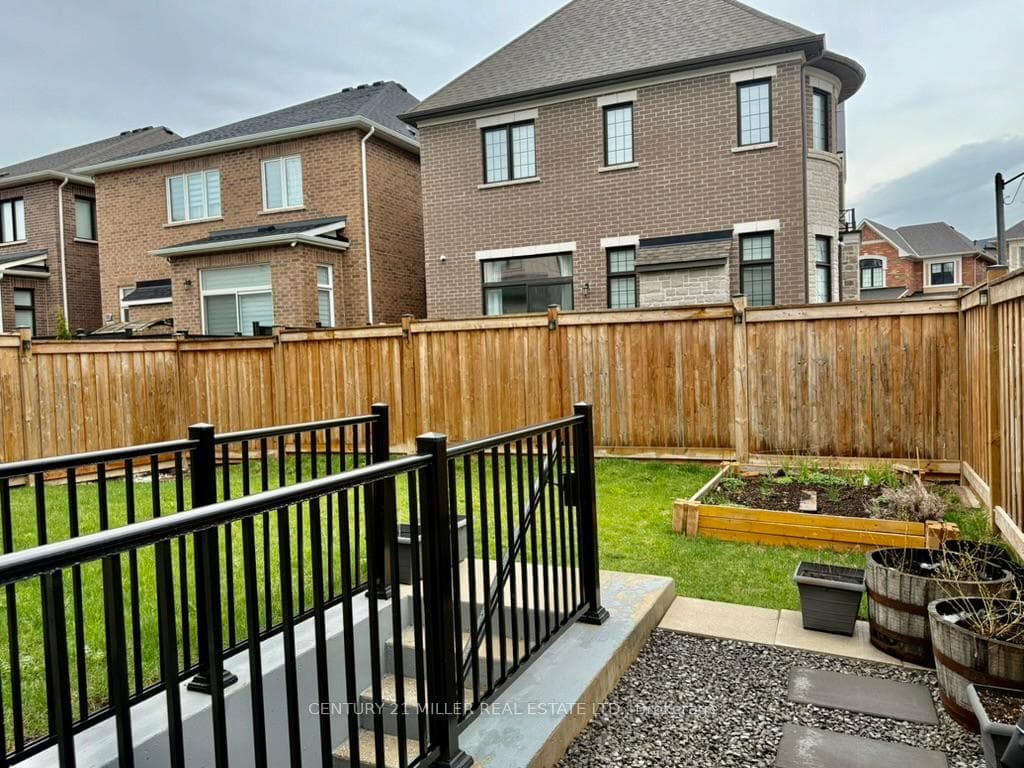 1449 EVEREST Crescent Unit Lower Level photo 2