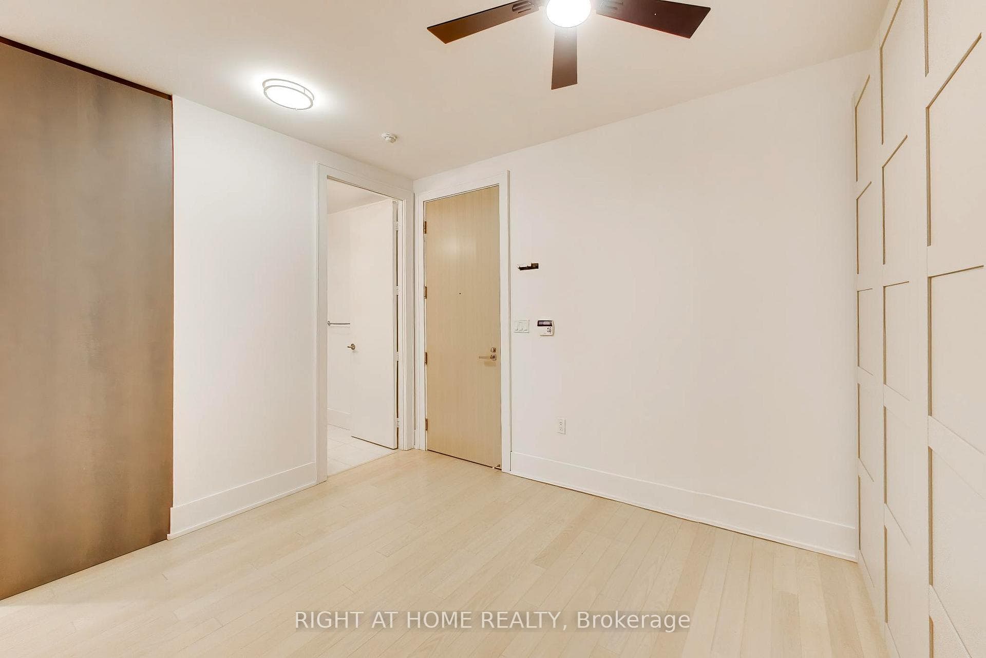 39 Queens Quay Unit 918 photo 9