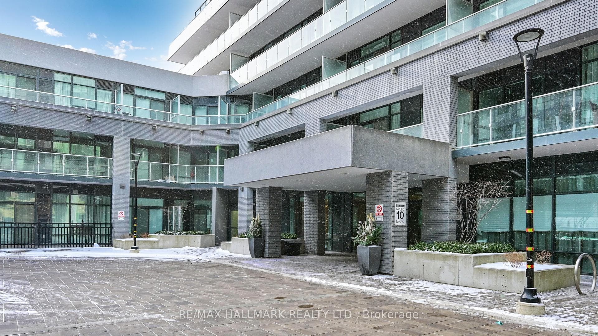 621 Sheppard Avenue Unit 211 photo 4