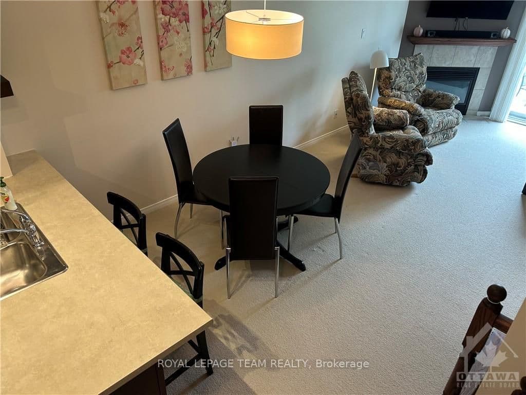 298 LONDON Terrace photo 7