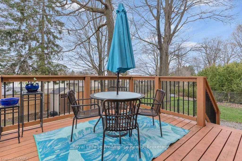 834 SANDRINGHAM Place photo 28
