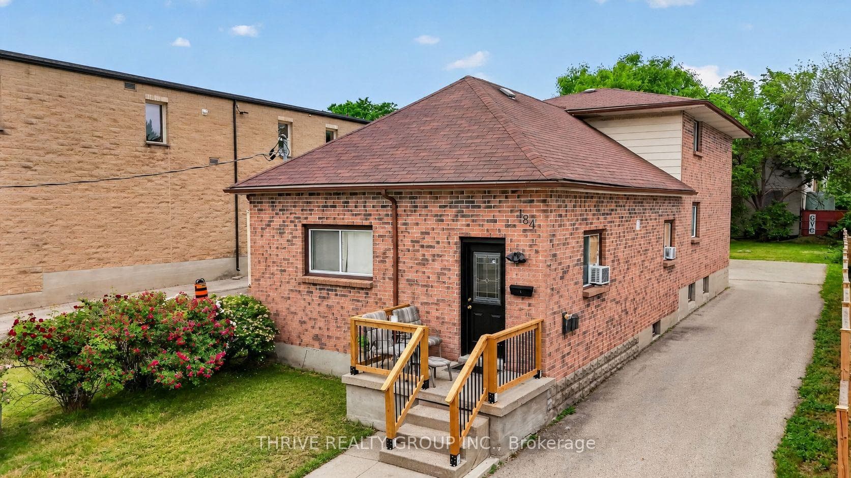 184 Simcoe Street Unit 3 photo 1