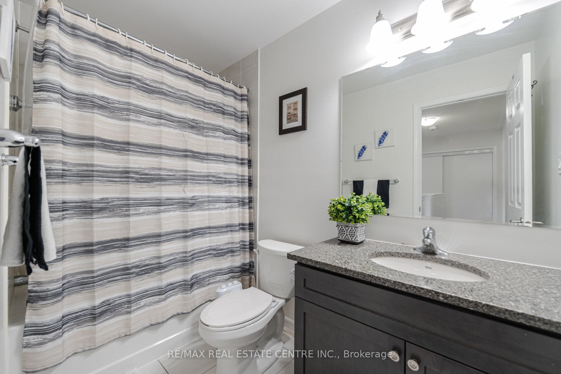 12 Metro Crescent photo 36