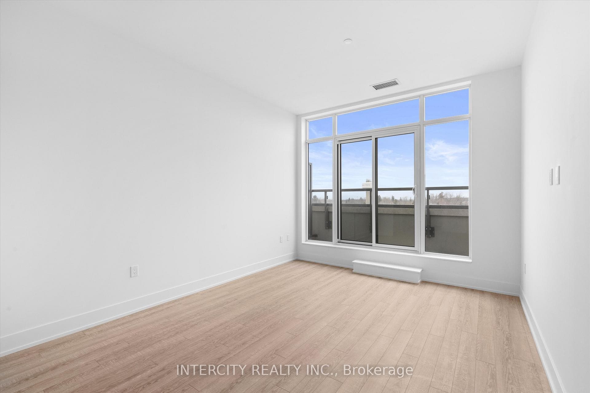 2075 King Road Unit 616 photo 8
