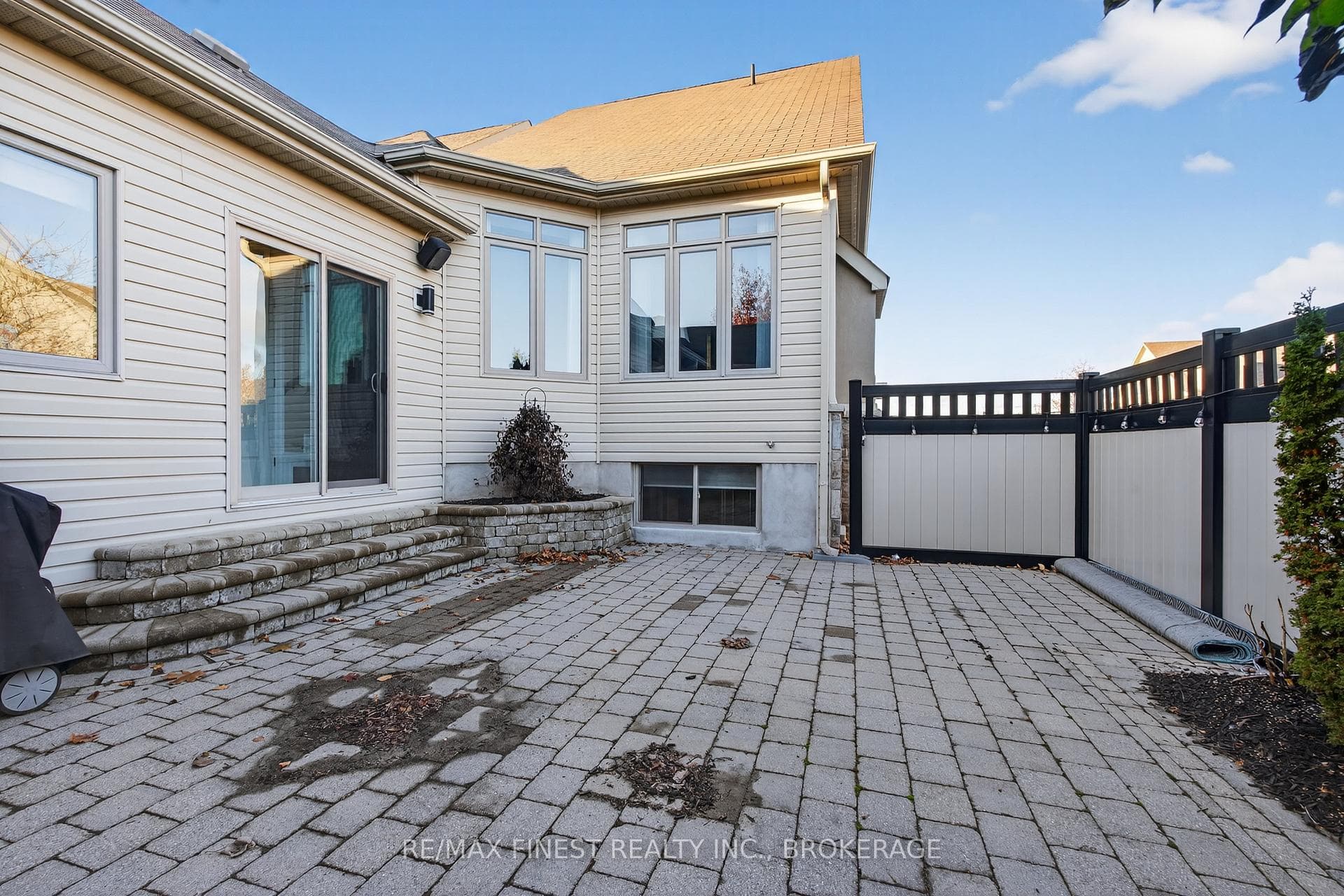 1191 Crossfield Avenue photo 41