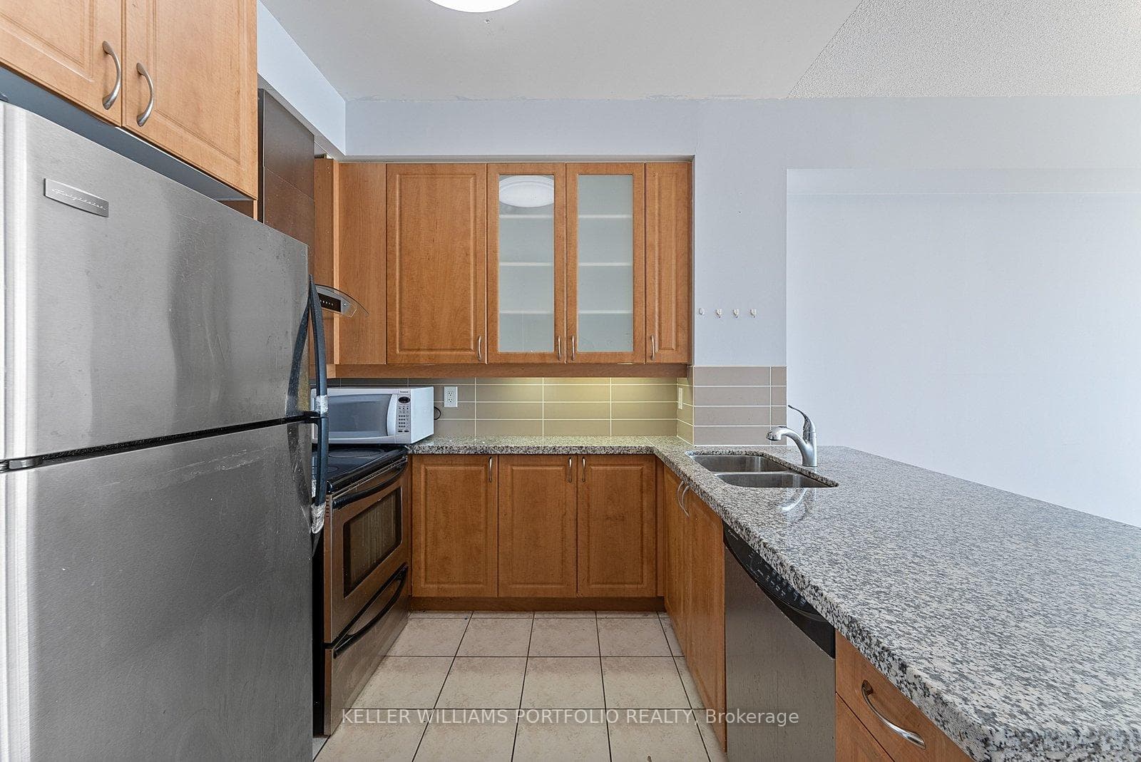 39 Upper Duke Crescent Unit 607 photo 4