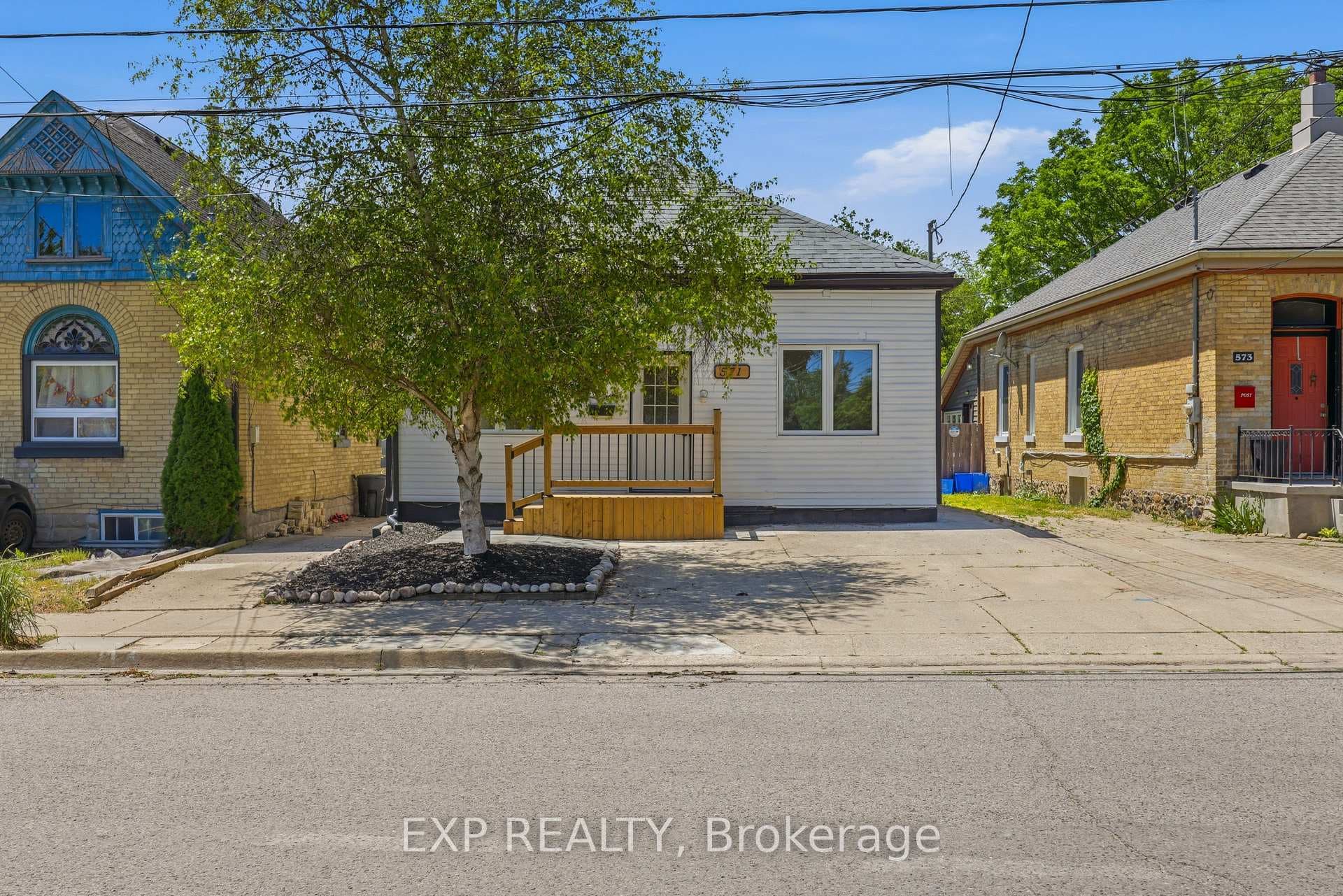 571 Elizabeth Street photo 1