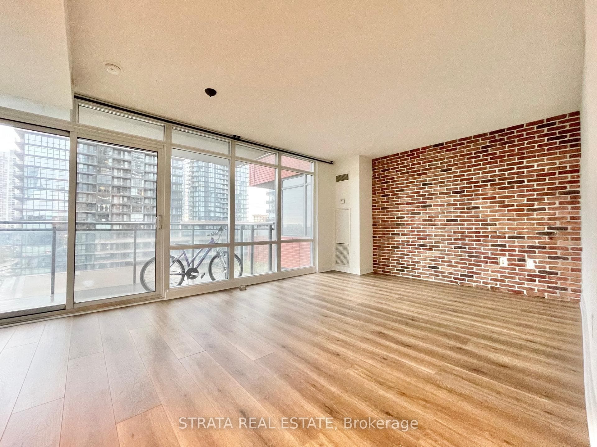 4K Spadina Avenue Unit 920 photo 1