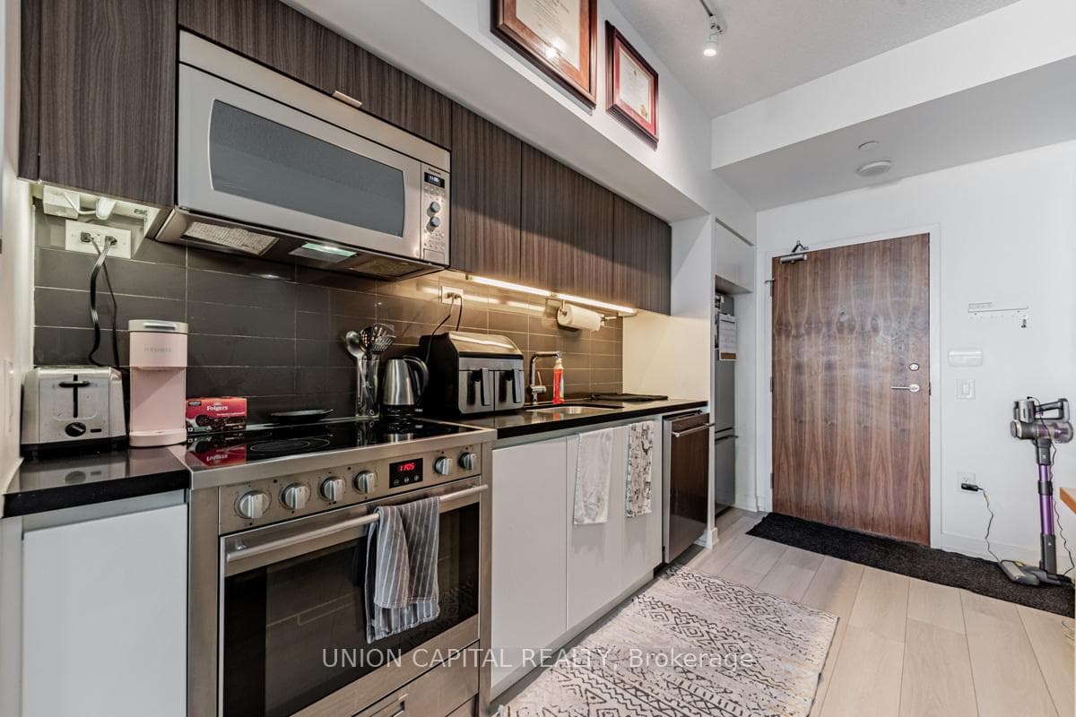75 QUEENS WHARF Road Unit 612 photo 7