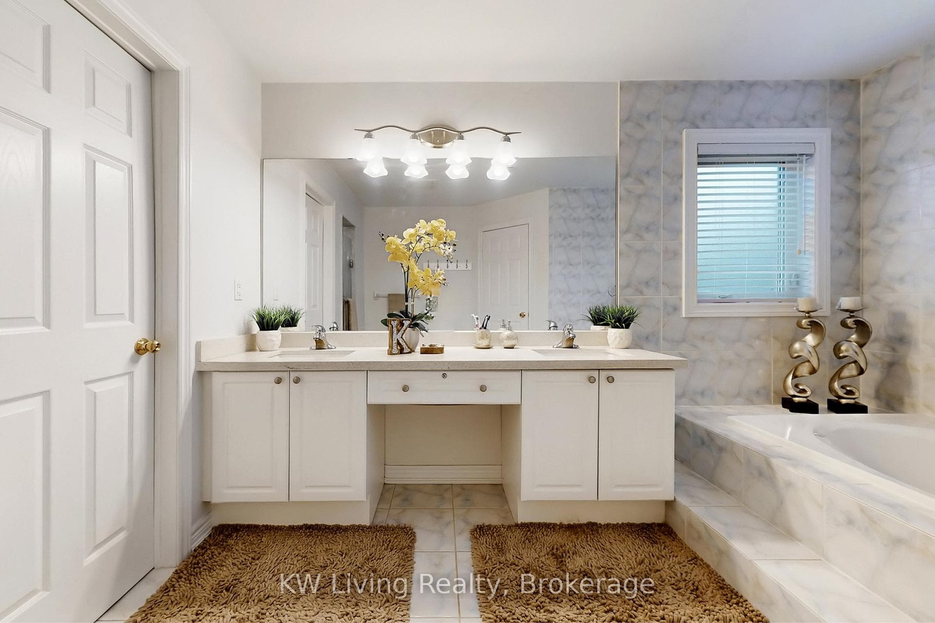 94 Silver Rose Crescent photo 33
