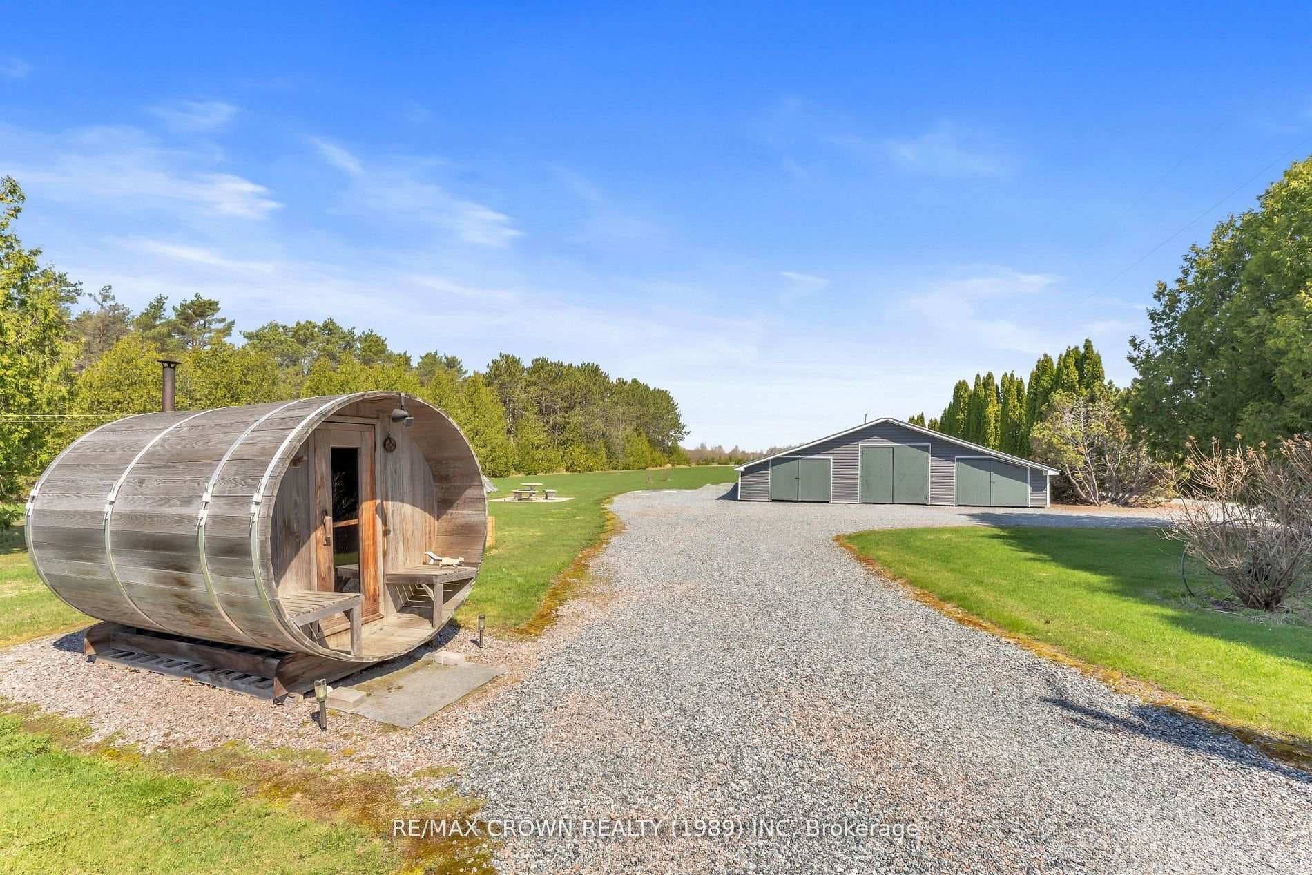 790 Lalande Road photo 34