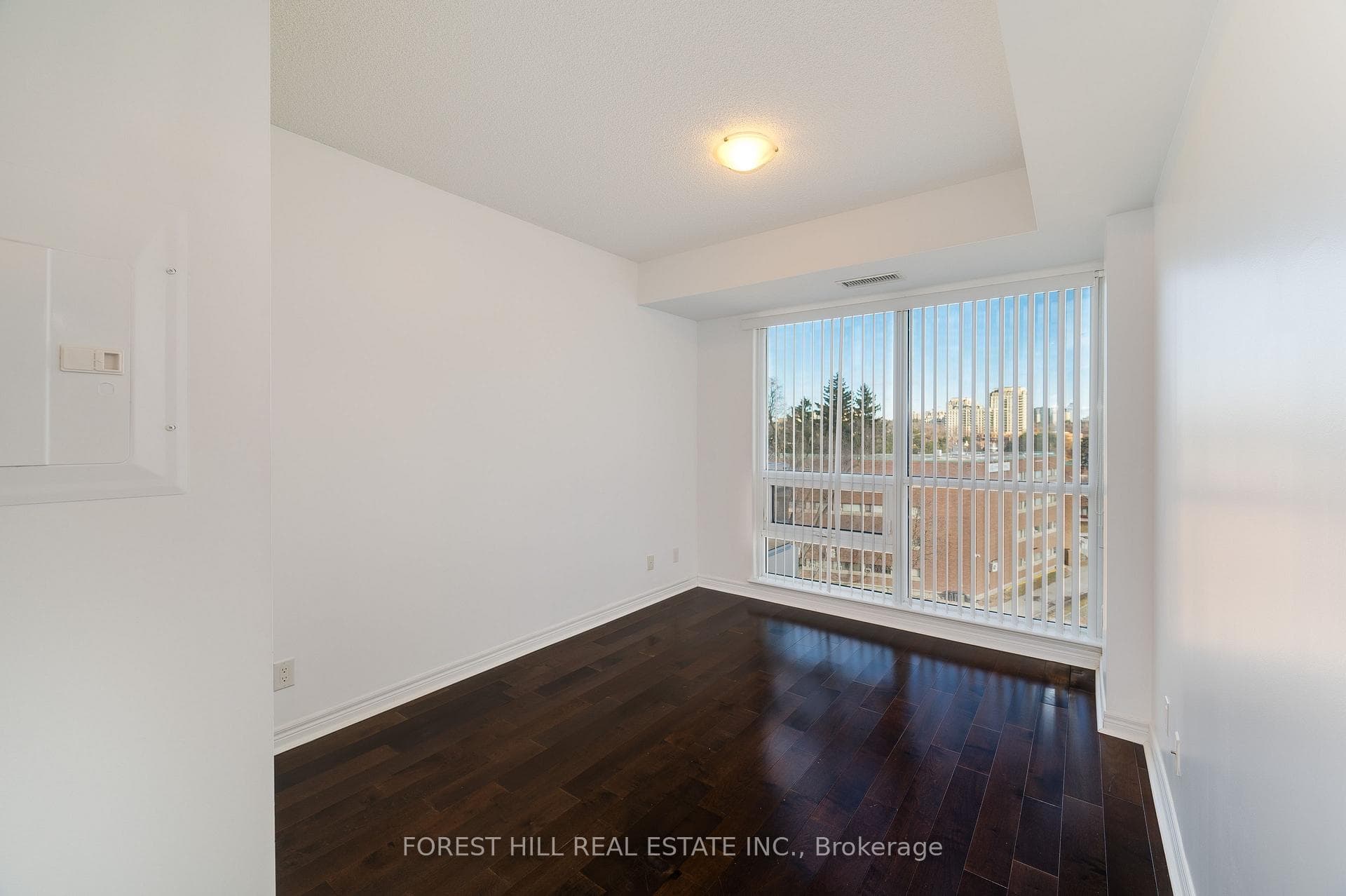 2756 Old Leslie Street Unit 510 photo 11