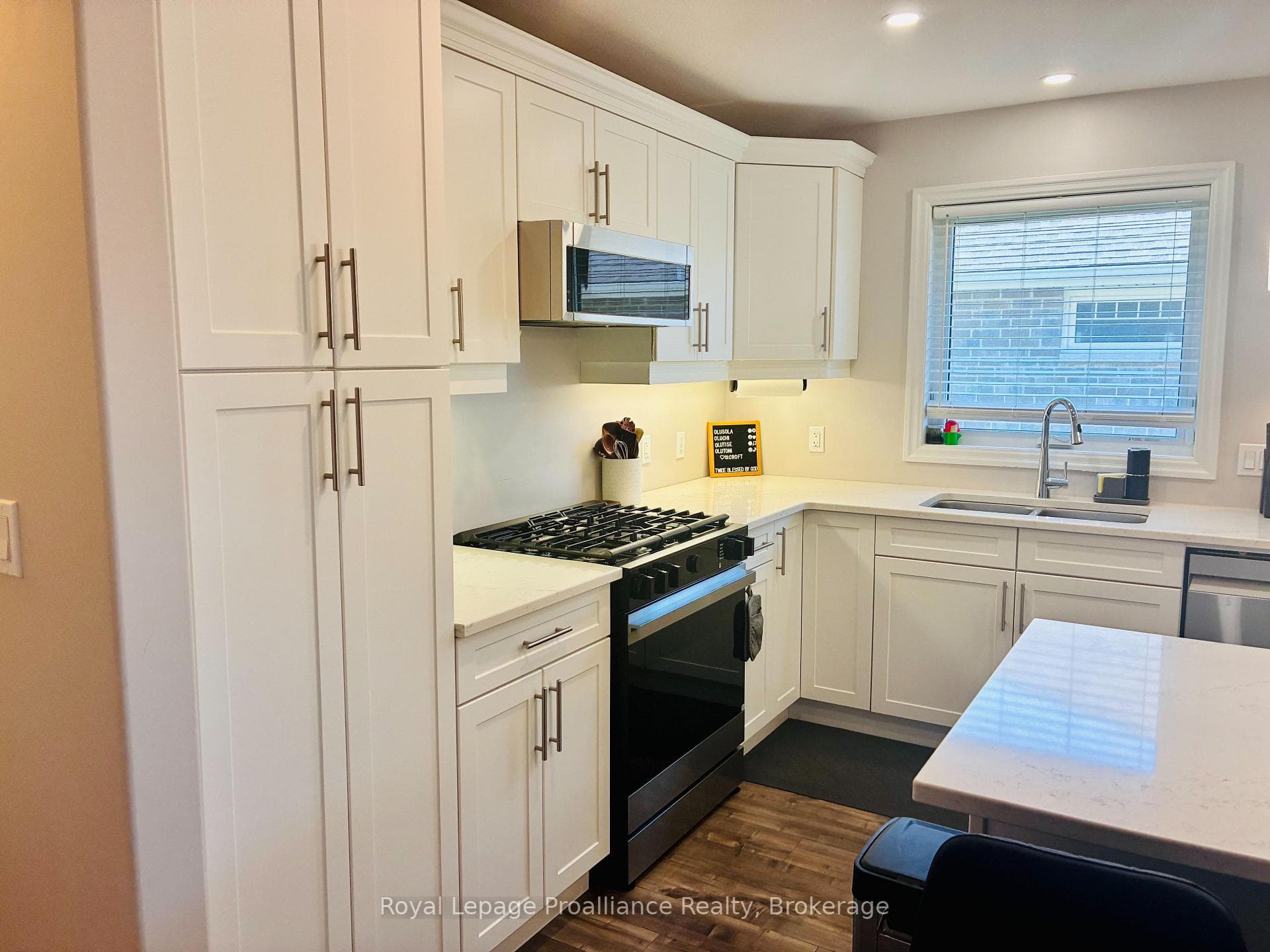 48 Mercedes Drive photo 6