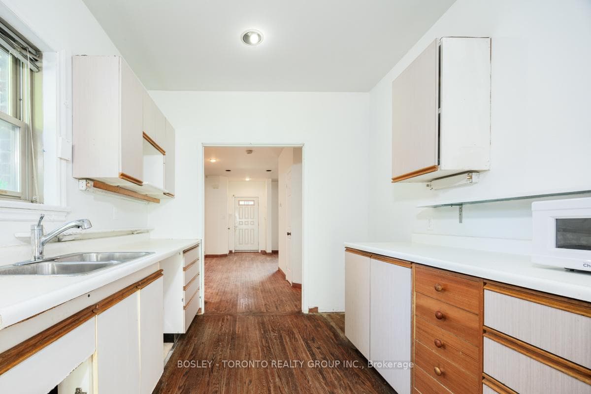 268 Sutherland Drive photo 8
