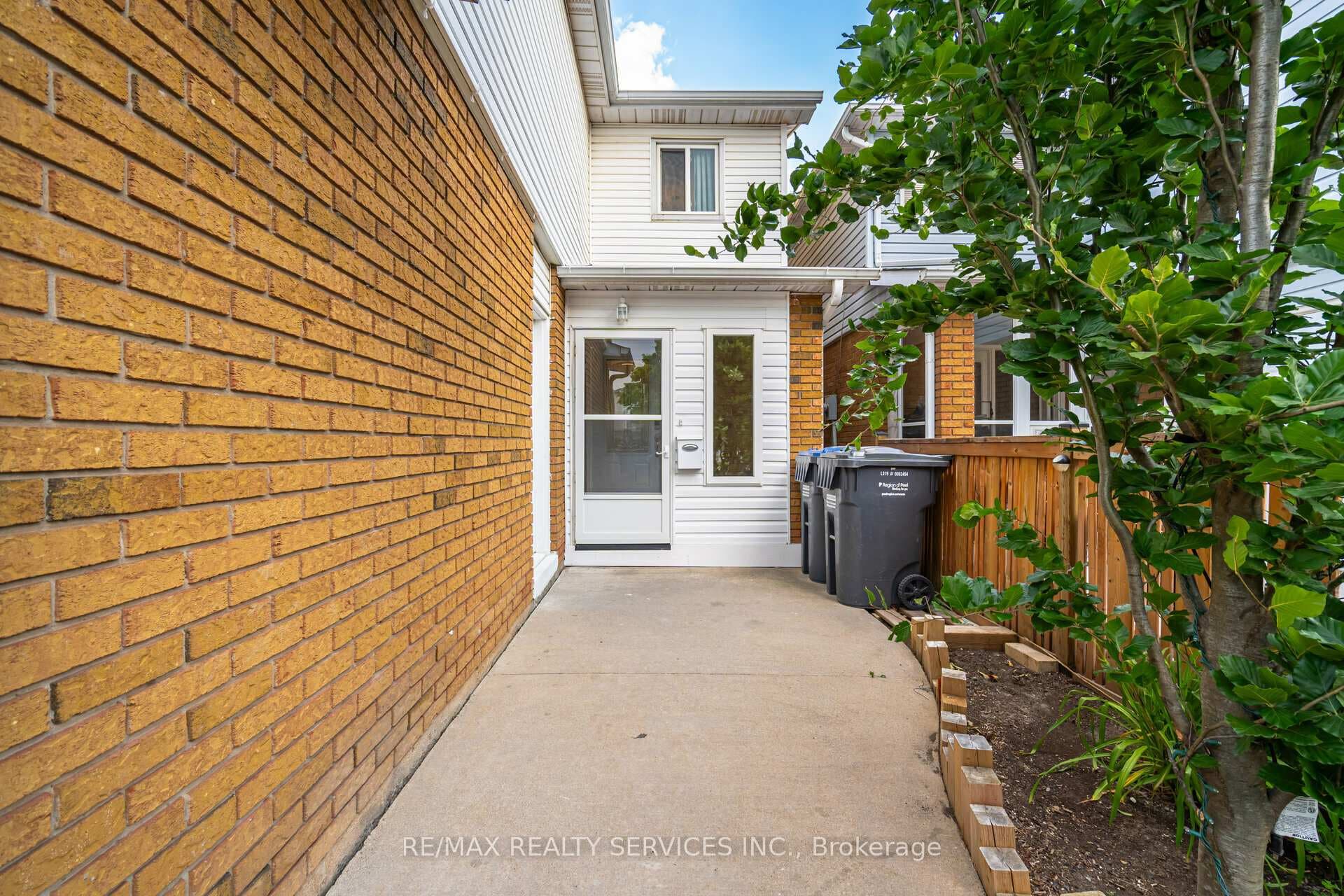 78 Elderwood Place photo 4