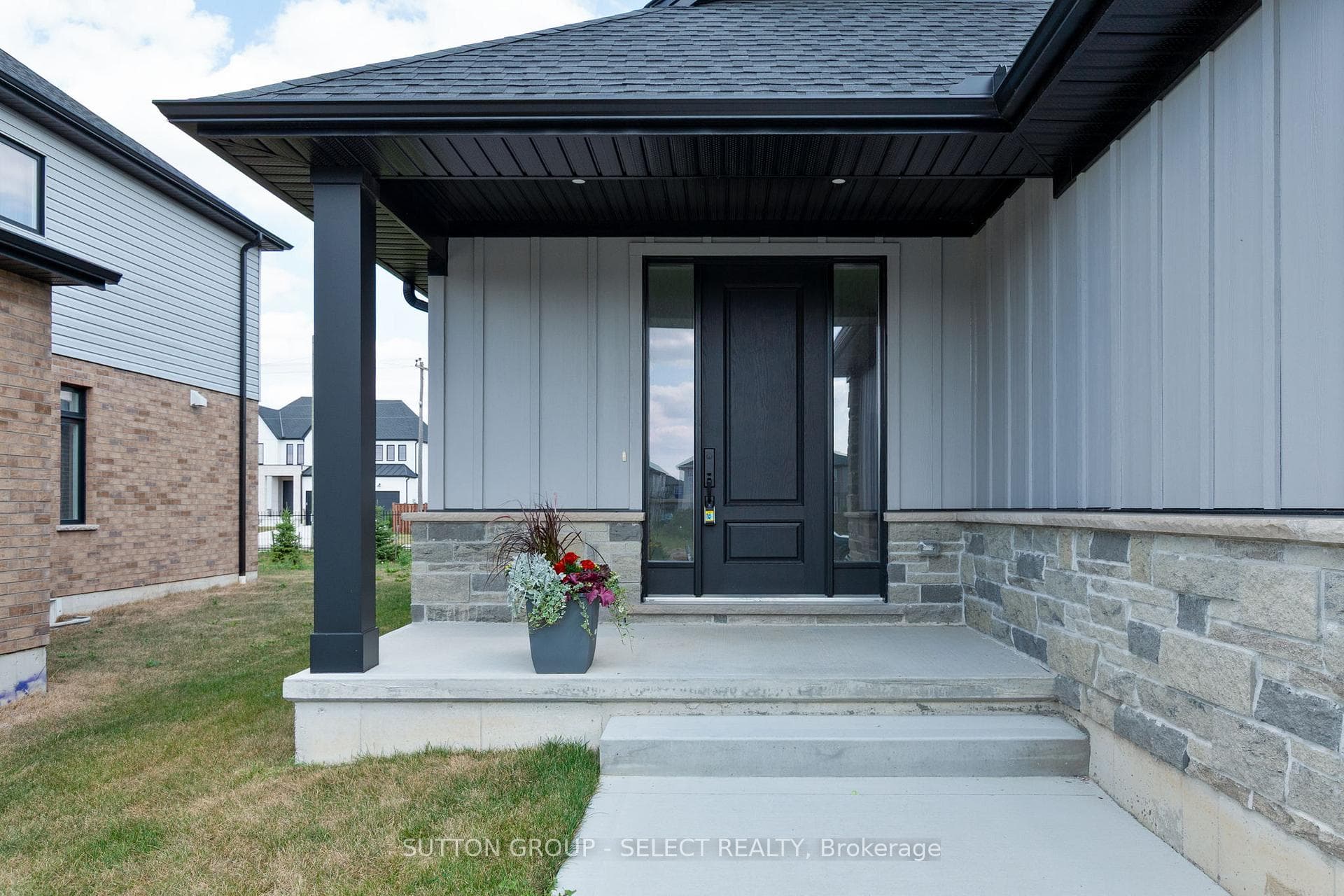16 KELLY Drive photo 3