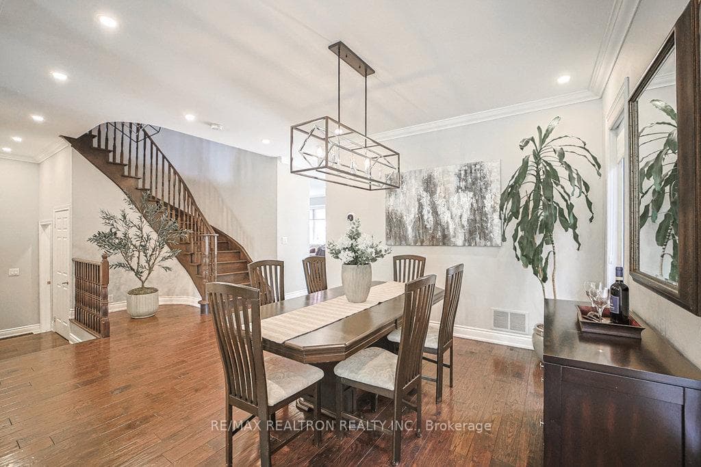 204 Ivy Jay Crescent photo 6
