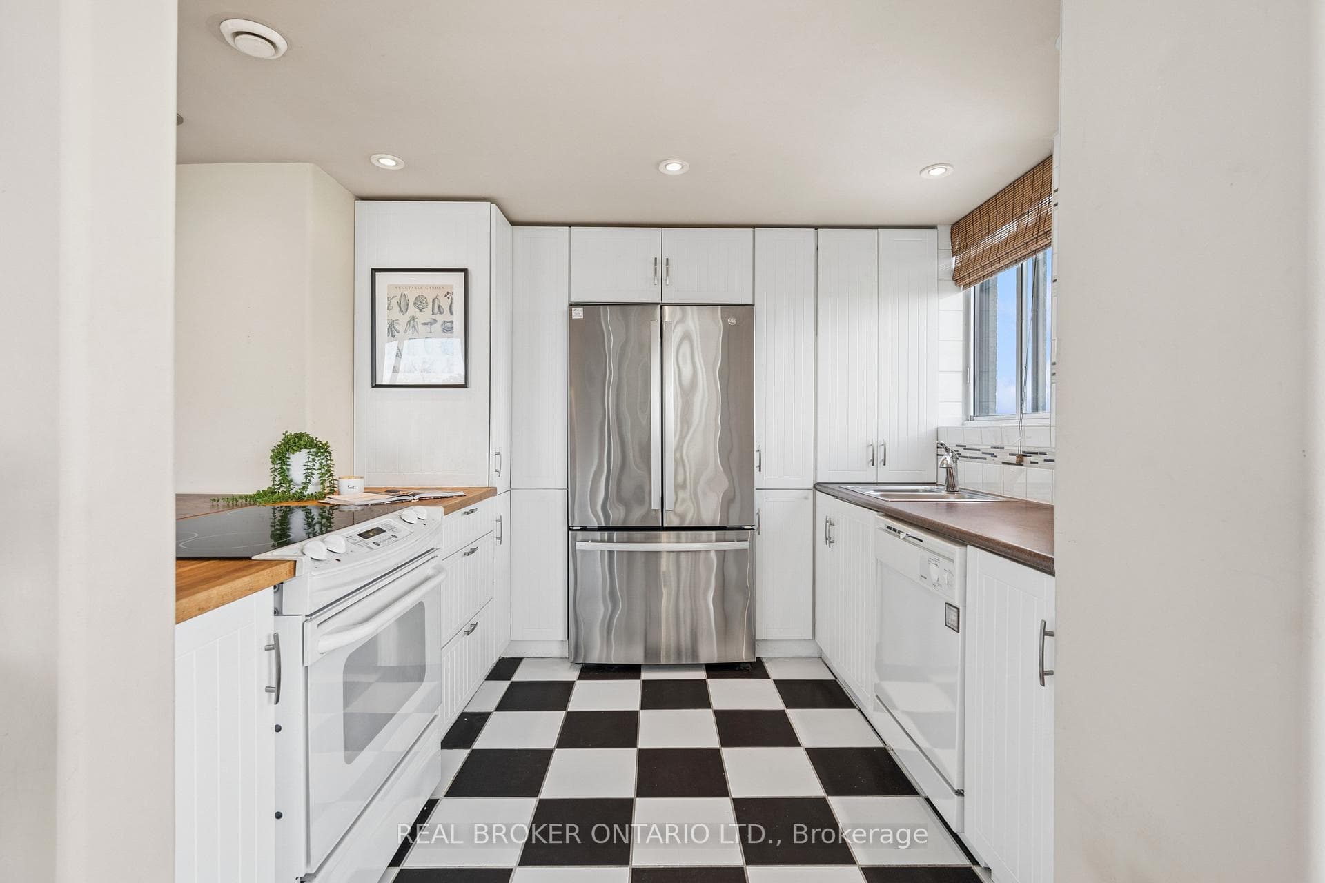 880 Dundas Street Unit 503 photo 16