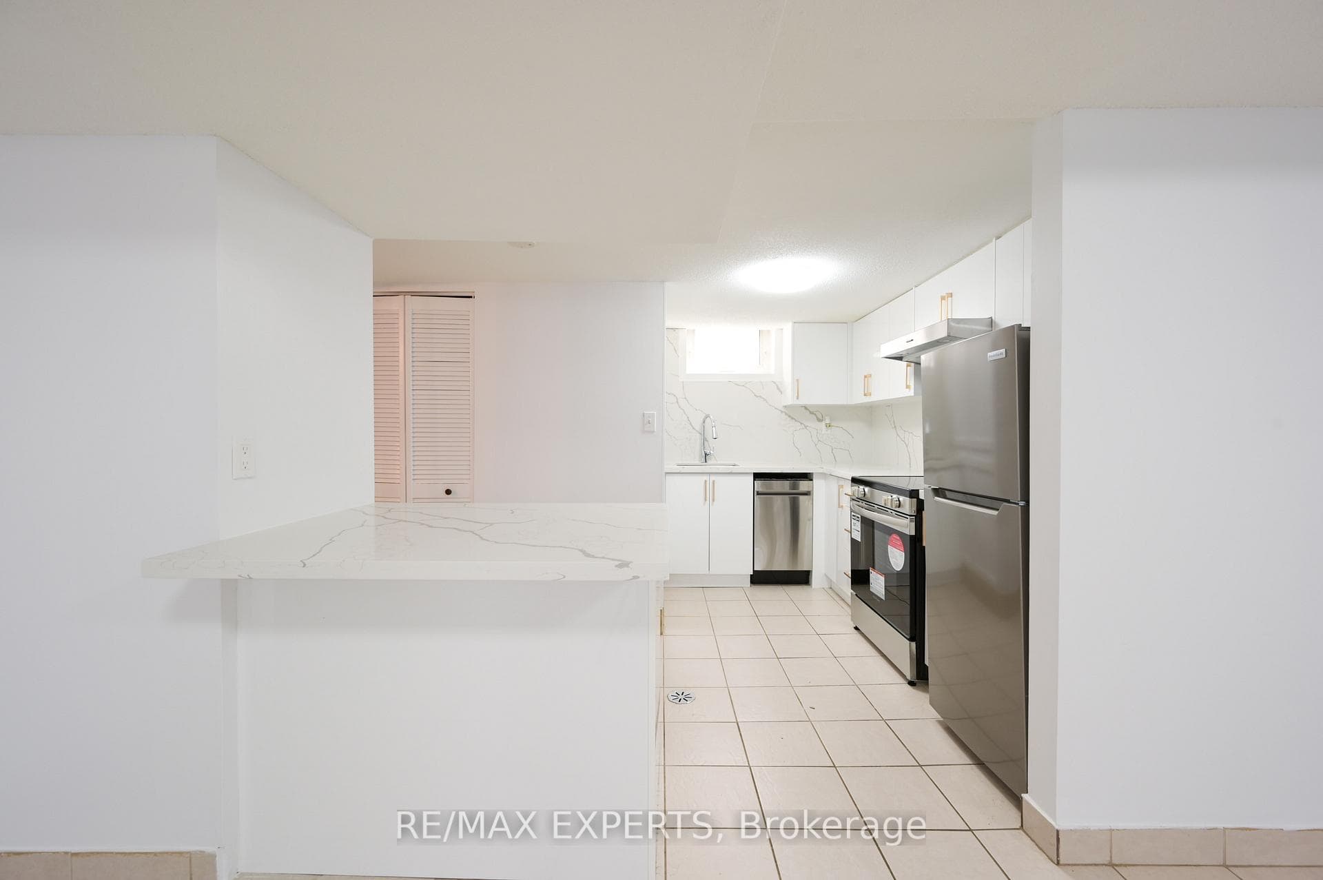 59 Silver Arrow Crescent Unit Bsmt photo 17