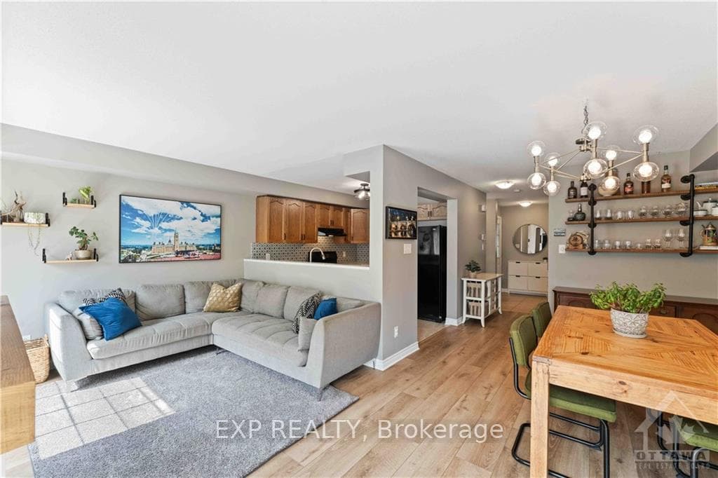 548 ASHBOURNE Crescent photo 11