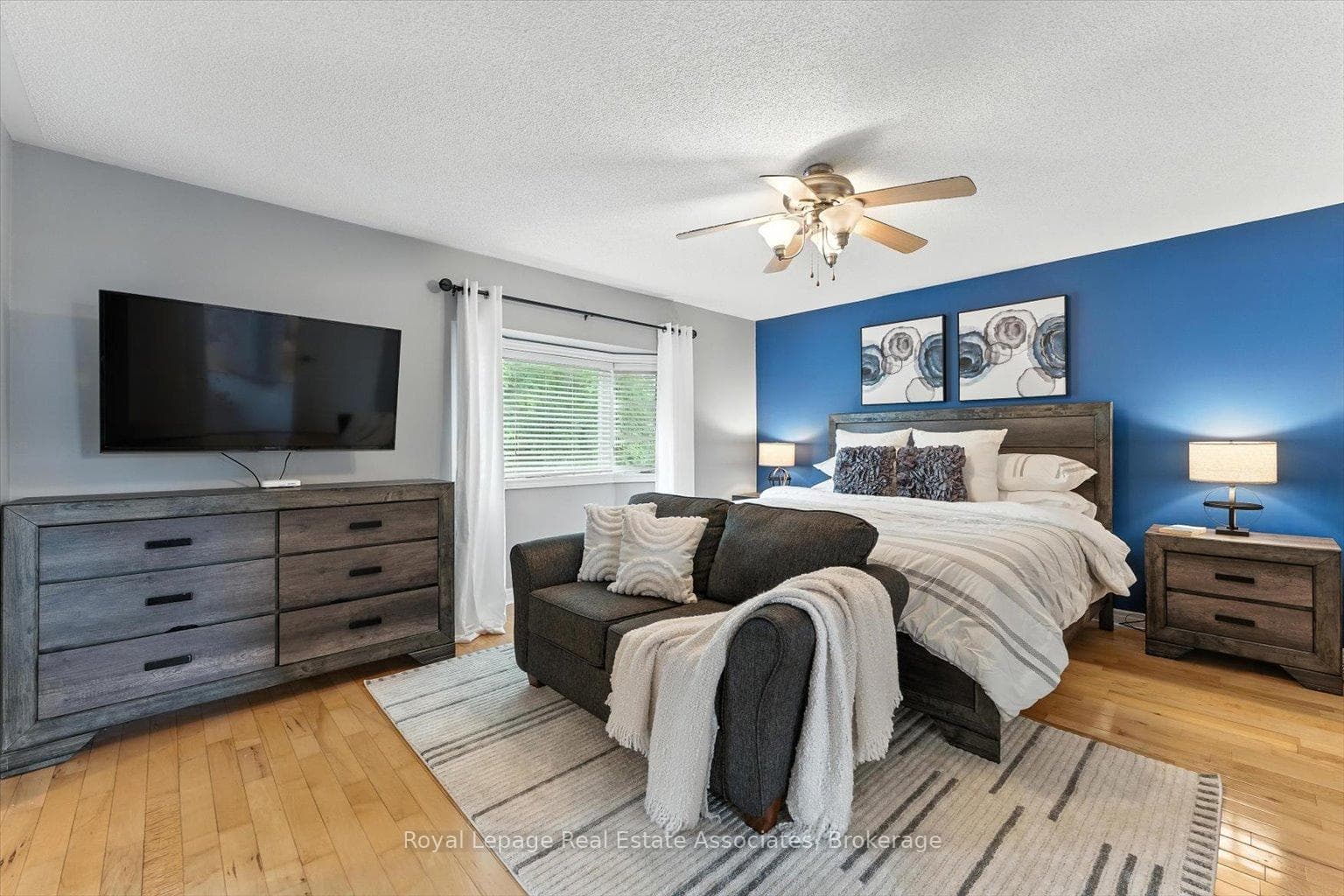 151 Mowat Crescent photo 23