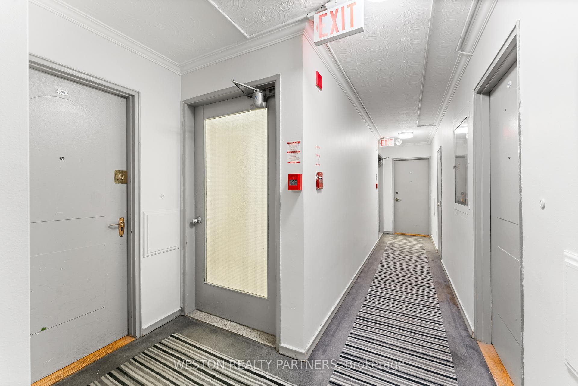 171 Erskine Avenue Unit 603 photo 3