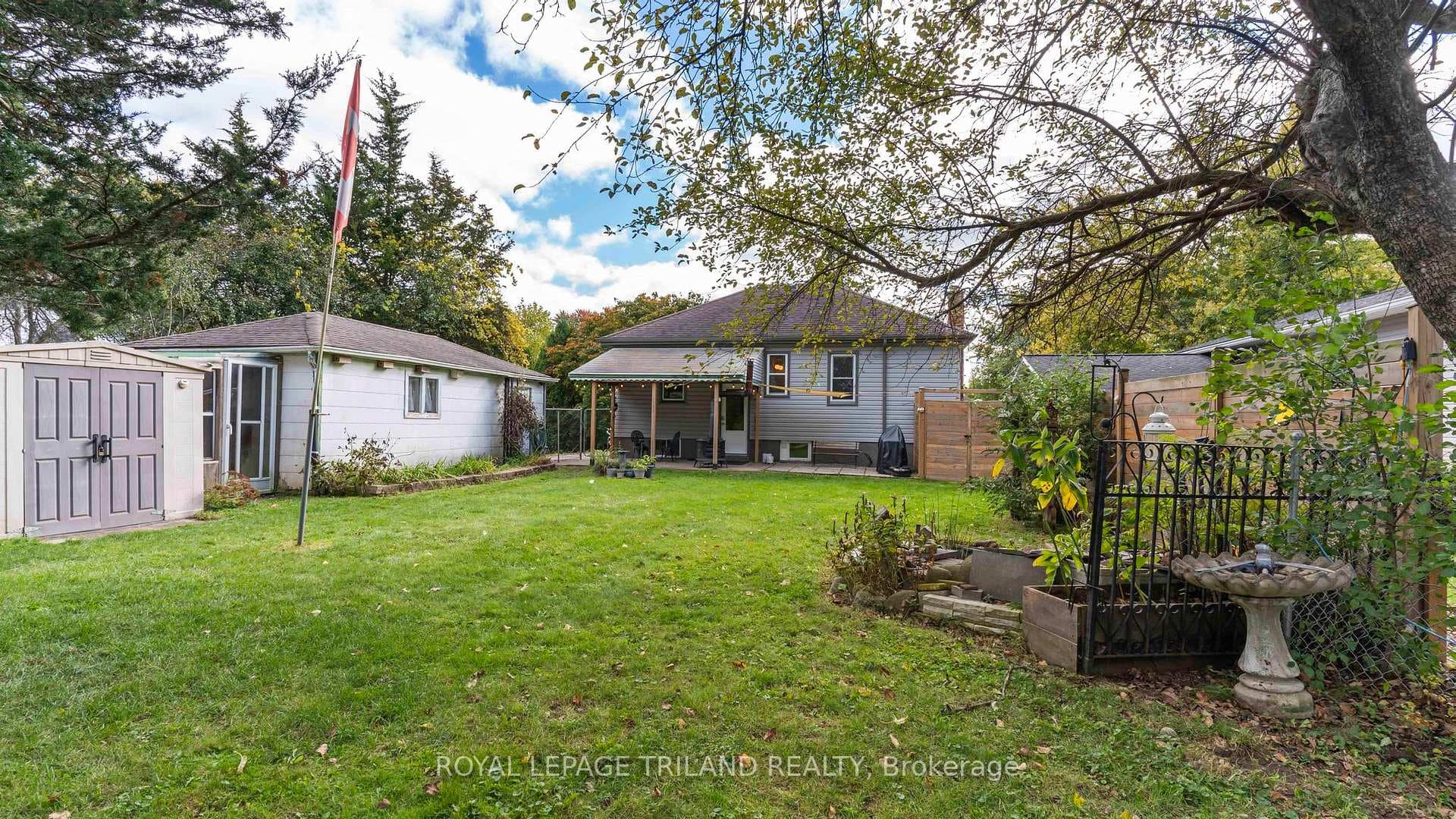 578 Creston Avenue photo 23
