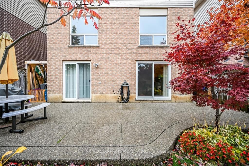 129 Thames Way Unit Lower photo 30