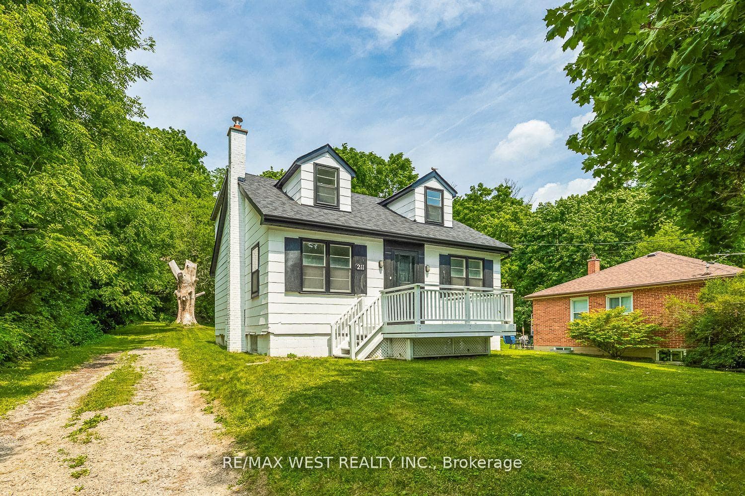 211 King Street photo 1