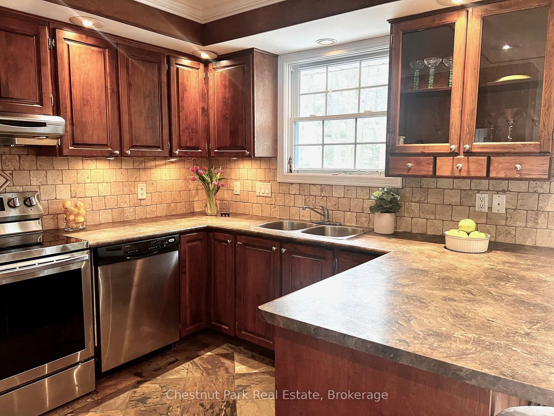135 Christopher Avenue photo 4