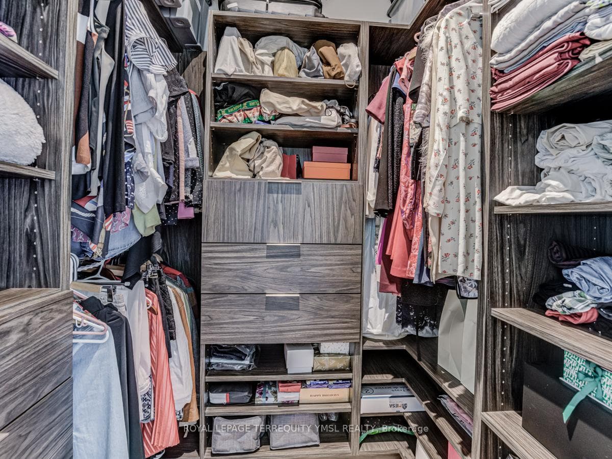 Walk-in closet