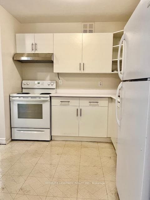 1450 Glen Abbey Gate Unit 121 photo 8