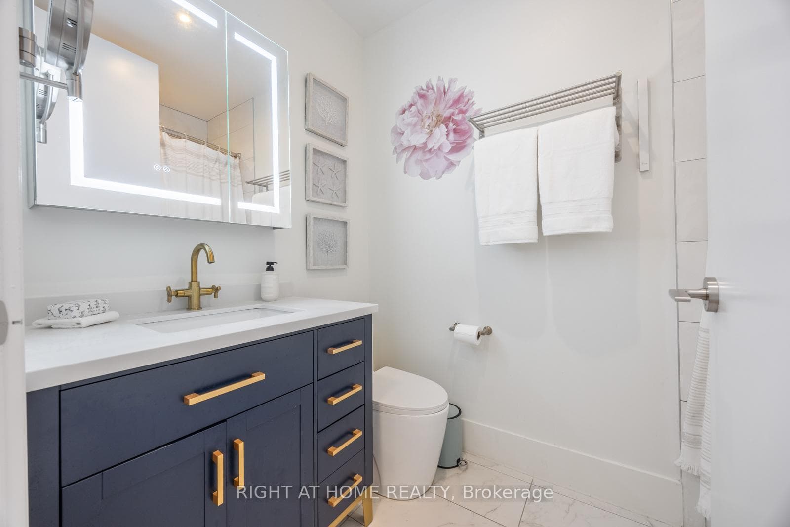 39 Queens Quay Unit 129 photo 30