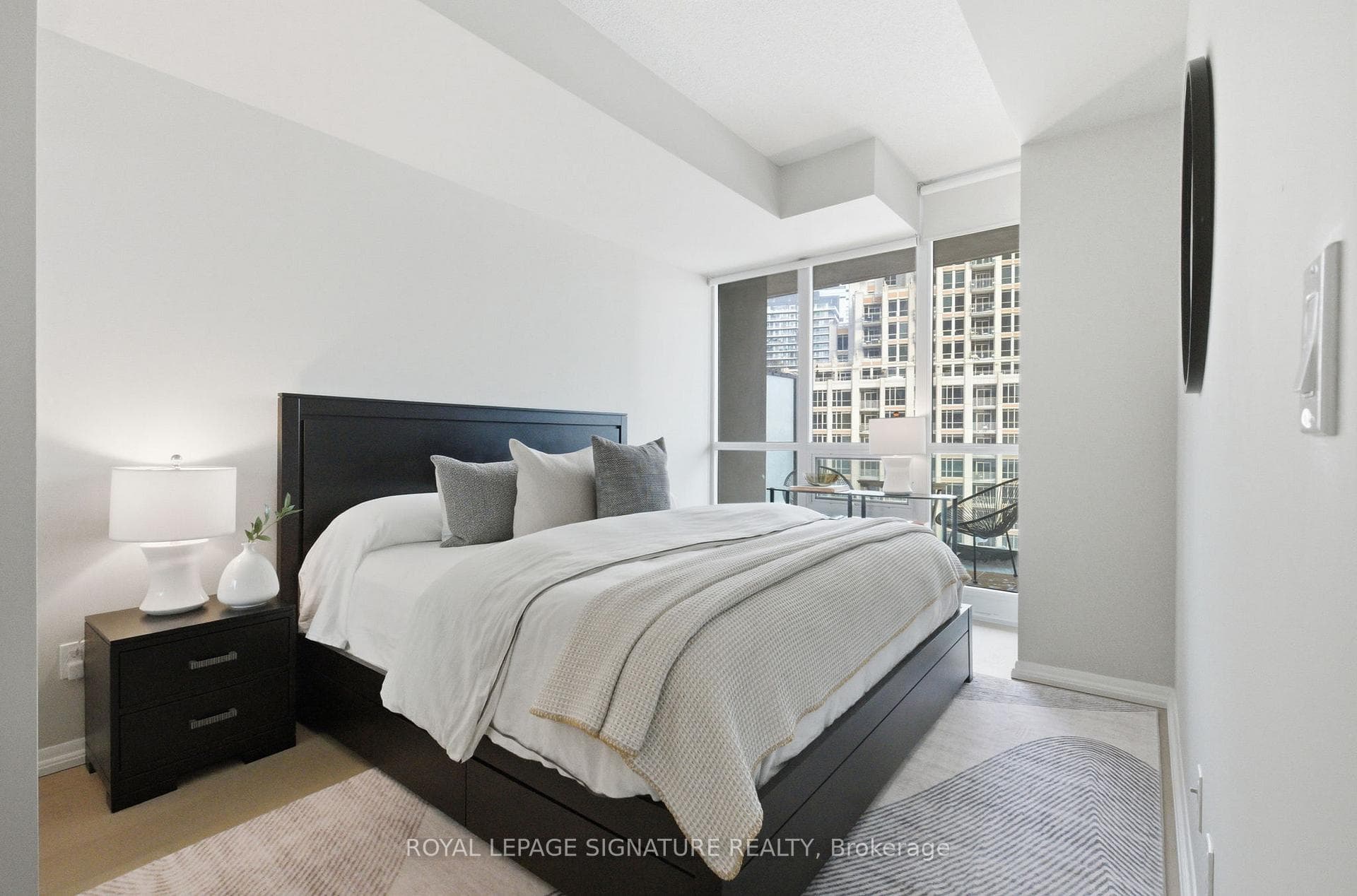 215 Fort York Boulevard Unit 702 photo 15