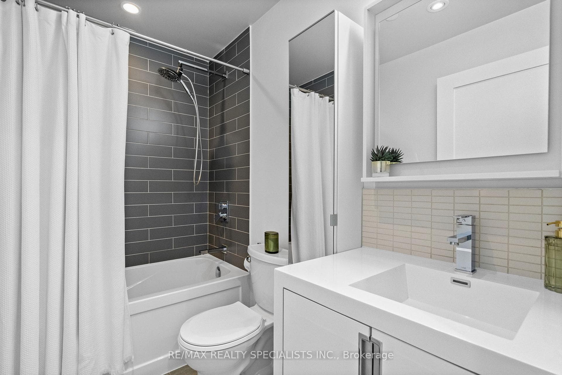 205 Manning Avenue Unit 310 photo 33