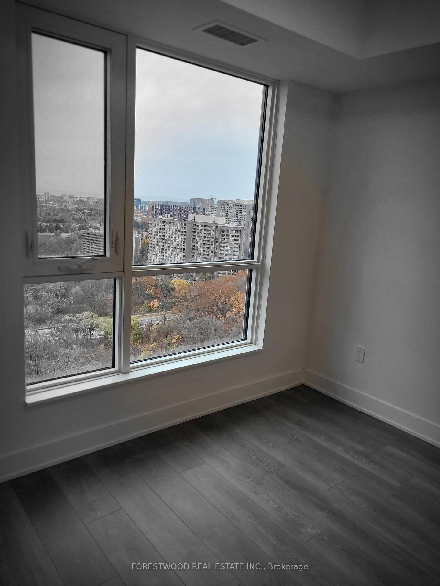 202 Burnhamthorpe Road Unit 1901W photo 6