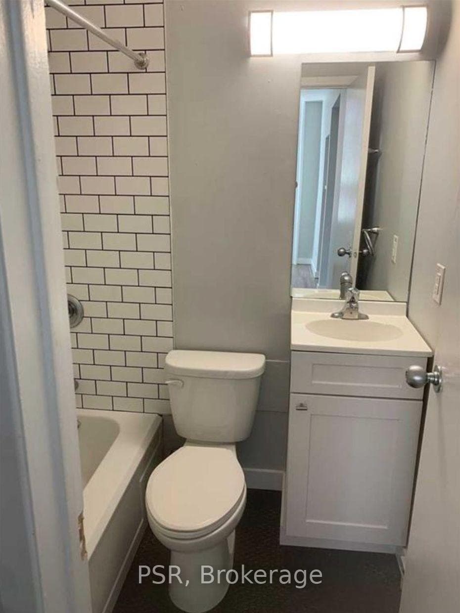 205 Gerrard Street Unit 3 photo 8