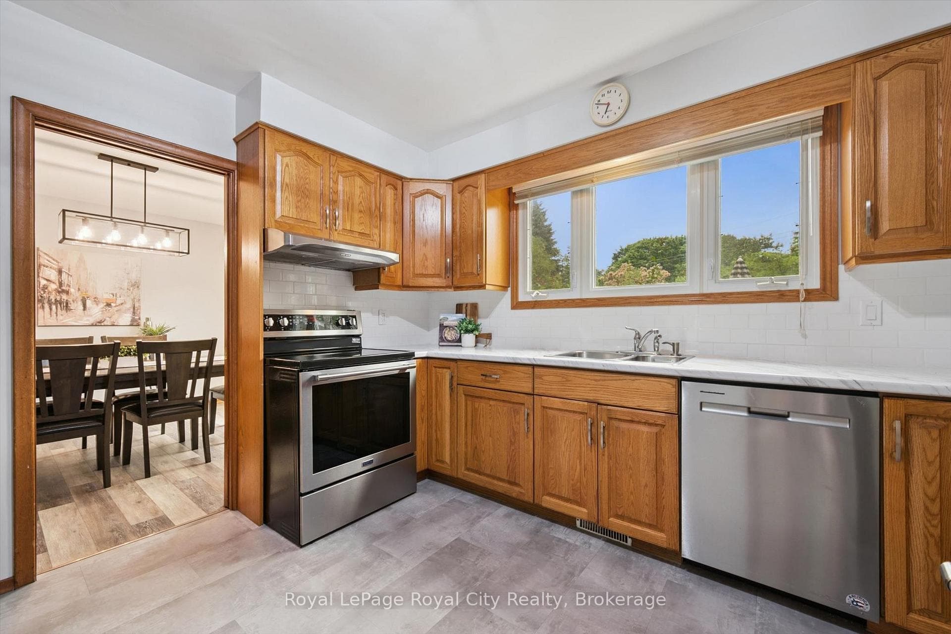 30 Westminster Avenue photo 17