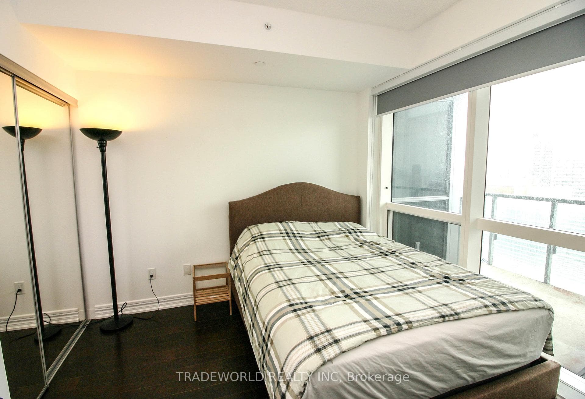 386 Yonge Street Unit 4216 photo 7